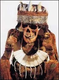 Quelle civilisation avait le culte des momies, croyant ainsi que les empereurs continuaient  vivre aprs leur mort ?