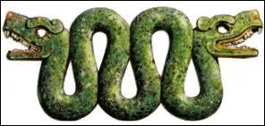 Chez ce peuple, les dieux prennent une forme animale trs importante, en particulier le serpent car il est l'intermdiaire entre le monde des hommes et le monde des dieux. Il s'agit des :