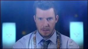 Qui va se faire passer pour avocate et voler l'argent des Suarez ?