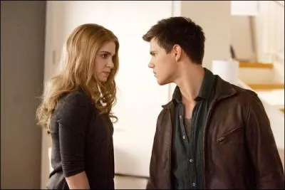 Que dit Jacob  Bella  propos de Rosalie ?