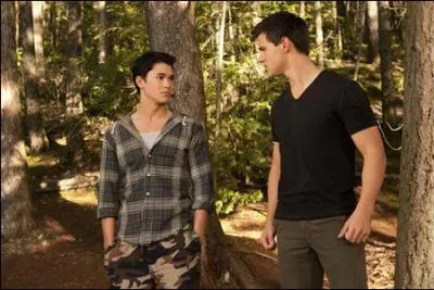 Que dit Jacob  Seth en descendant prvenir les Cullen ? Et que lui rpond Seth ?