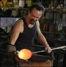 L'homme qui pleurait des larmes de ... .