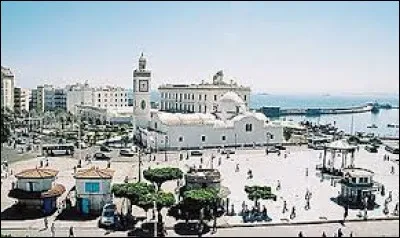 ''On choisit pas ses parents on choisit pas sa famille / On choisit pas non plus les trottoirs de Manille / de Paris ou d'Alger / Pour apprendre à marcher''