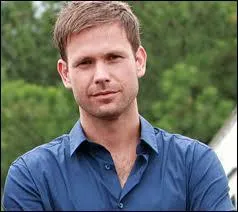 Dans la saison 2, Klaus se glisse dans le corps d'un autre personnage. Lequel ?