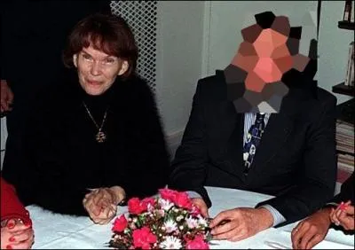 En mai 1995, elle indigne la classe politique en embrassant :