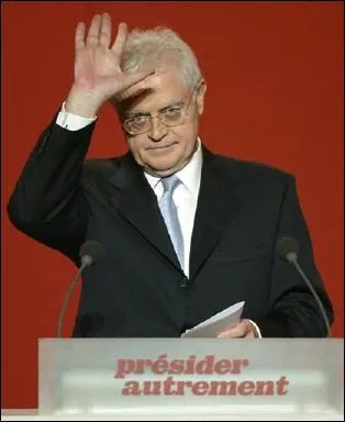 Au soir de la dfaite de Lionel Jospin au 1er tour des prsidentielles en 2002 , 'Tatie' Danile 'rconforte Lionel en lui disant :