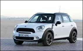 Une mini anglaise de moins en moins mini ... .