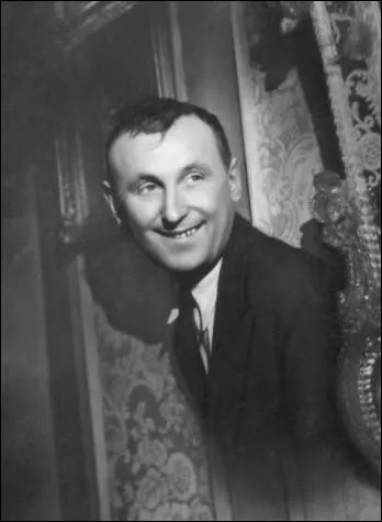 Ralis en 1950 par Jean Boyer , il s'agit de ... . .