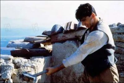 Ralis en 1988 par Georges Lautner , il s'agit de ... . .