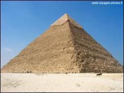 A quel pharaon était dédiée la Grande pyramide d'Egypte, la première des sept merveilles du monde antique ?