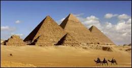 Laquelle de ces pyramides ne trouve-t-on pas sur ce site ?