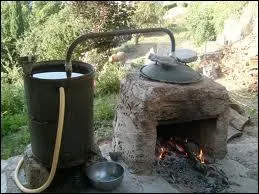 Ce privilge de droit d'Alambic tait hrditaire et se transmettait de pre en fils, en quelle anne a-t-il t aboli ?