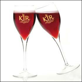Permettez-moi de vous accueillir avec quelques amuse-gueule apéritifs arrosés d'un kir royal (9 cl de champagne et 2 cl de crème de cassis). D'où vient le nom de kir ?