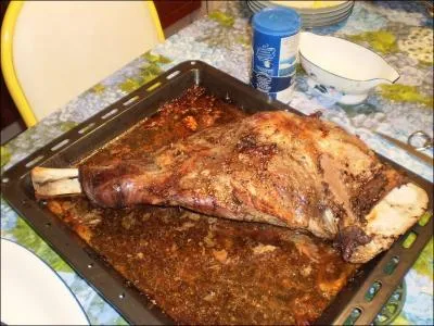 Comme plat de résistance, que diriez-vous de pommes sarladaises agrémentées de cèpes et disposées autour d'un cuissot de sanglier ? L'origine du mot sanglier vient de...