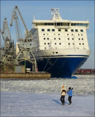 La Finlande est baigne par... ?