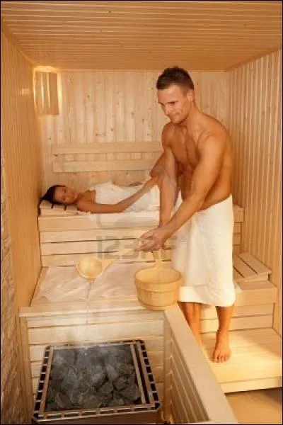 Les Finlandais croient aux vertus du sauna. C'est pourquoi ce pays compte environ... ?