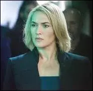 Comment s'appelle la leader des Erudits qui organise un coup d'Etat militaire pour conquérir le pouvoir ?