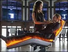 A quel ge doit-elle subir les tests d'aptitude pour savoir dans quelle faction elle est la plus prdispose  faire sa vie ?