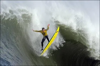 Quel est le prnom du surfeur nomm 'Curren' ?