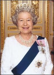 De quel Etat la reine Elisabeth II est-elle la souveraine ?