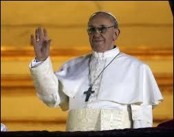De quel Etat le pape François est-il le souverain pontife ?