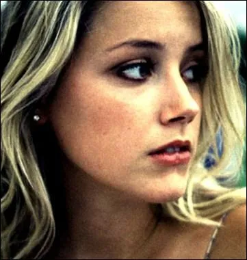 Terminez le titre de ce film qui a rvl Amber Heard au grand public : 'Tous les garons aiment __________'.