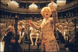 'Amadeus' qui voque la vie de Mozart  travers les souvenirs de son rival Salieri a t ralis en 1984 par :