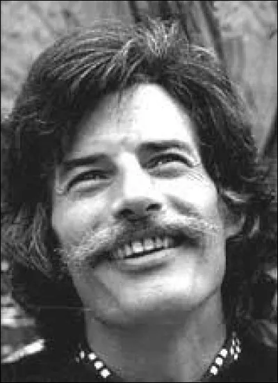 Jean Ferrat chantait ''La FEMME est l'avenir de l'homme'' ... Quel poète avait écrit ces paroles ?