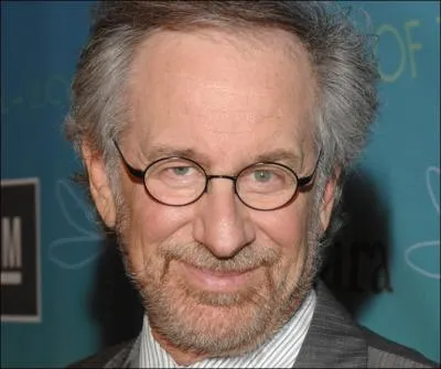 Le visage de Spielberg apparat aussi dans le film ; c'est :
