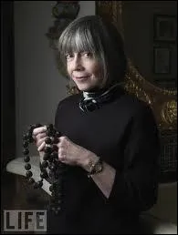 Combien y a-t-il de livres contituent la saga 'Chroniques des vampires' ?