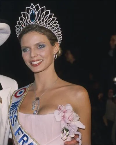 Comment s'appelle la Miss-France 2002 ?