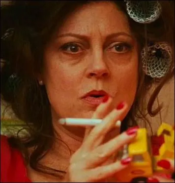 Qui incarne Lynn, la grand-mre djante ?