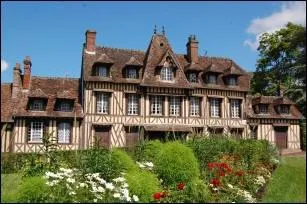 Superbe petite cit de l'Eure, je conserve les souvenirs de Maurice Ravel dans la rue de l'Enfer, je suis :