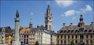 Je suis surnomme la Grand'Place, je suis entoure de la Vieille Bourse et de la Desse, vous pouvez m'admirer  :