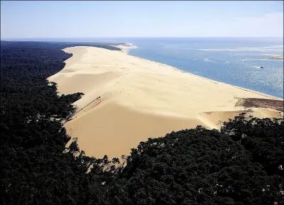 Quel est le nom de cette grande dune situe prs du bassin d'Arcachon ?