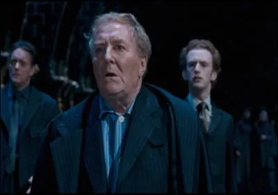 Au dbut du cinquime tome, Cornelius Fudge est persuad que Voldemort est de retour.
