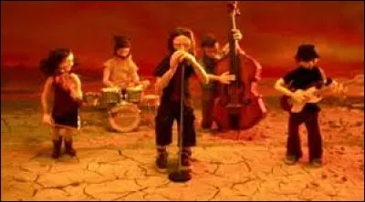 ''Il ne reste que quelques minutes à ma vie / Tout au plus quelques heures je sens que je faiblis / Mon frère est mort hier au milieu du désert / Je suis maintenant le dernier humain de la terre''