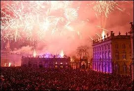 Dans quelle ville peut-on assister à un grand spectacle pyrotechnique le 6 décembre, sur la Place Stanislas ?
