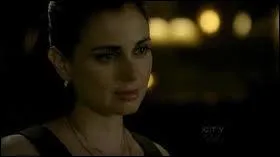 Comment s'appelle la mre biologique d'Elena ?