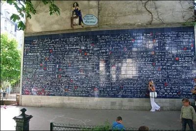 Le' mur des je t'aime' est un monument ddi  l'amour rig dans le jardin romantique