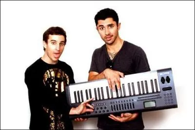 Le nom du groupe de ces deux jeunes hommes ayant labor quelques featuring avec la chanteuse Dev est... ...