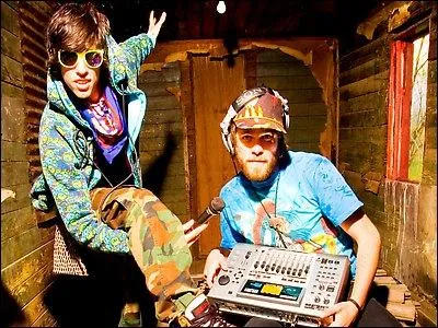 Et quel est le nom de groupe de ce duo amricain du style rap lectrique ?