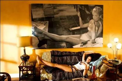 Trois amies, Arlene, Shanna et Julia, font une vire nocturne dans un bar. Elles ignorent qu'elles sont surveilles par un ancien cascadeur psychopathe.