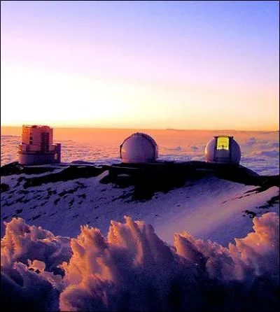 Quelle est la plus haute montagne hawaenne (qui culmine  4205 m) ?