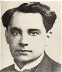 Mdecin guillotin en 1946  Paris, il aurait fait 27  63 victimes, accus de meurtre aprs la dcouverte  son domicile des restes de 27 personnes :