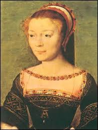 Favorite du roi François 1er, elle avait le titre de Duchesse d'Étampes. Jalousée par Diane de Poitiers, à la mort du roi, elle dut restituer les bijoux qu'il lui avait offerts.