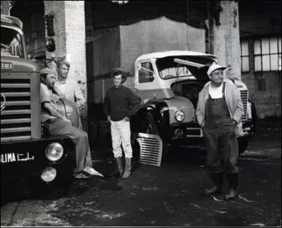 Ralis en 1963 avec Bernard Blier , il s'agit de ...