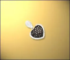 ' L'alcool est blanc mais rougit le visage, l'or est jaune mais noircit le coeur ' est un proverbe ... .