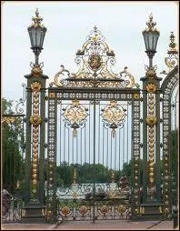 Dans quelle ville franaise peut-on se dtendre dans le parc de la Tte d'Or ?