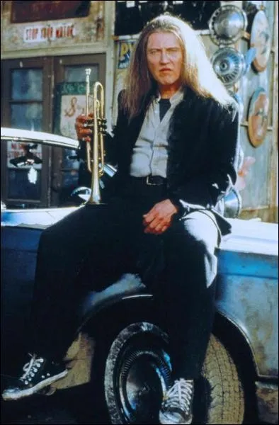 Dans quel chapitre de cette trilogie a-t-il les cheveux longs ?